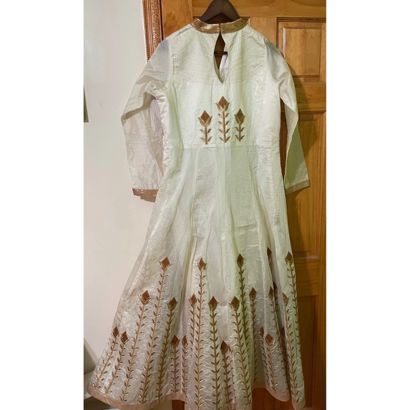 White and Gold Embroidered Gown - Picture 7 of 9